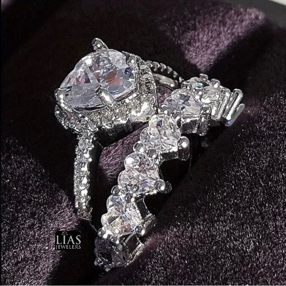 Brand New 18k White Gold Wedding Ring Set, Heart Shape Ring Set - Picture 3 of 3
